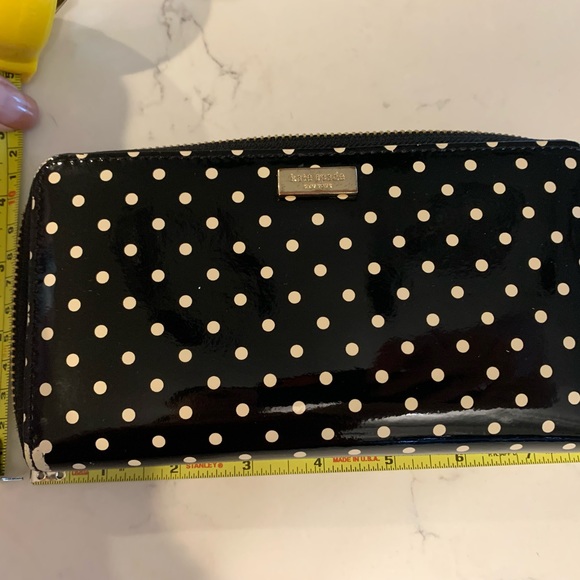 Kate Spade wallet offers ton of space. - Picture 6 of 9